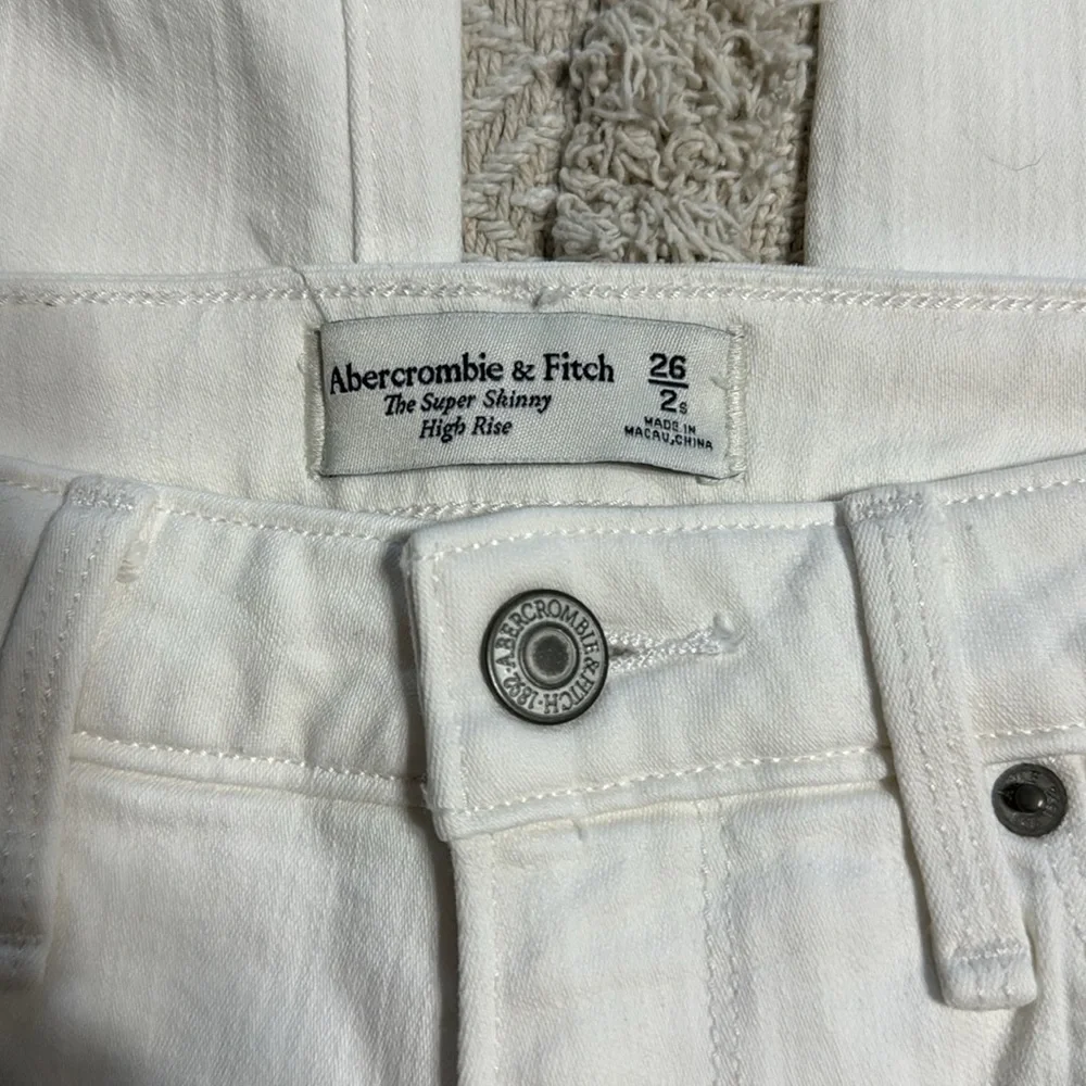 Abercrombie & Fitch White Ripped Skinny Jeans